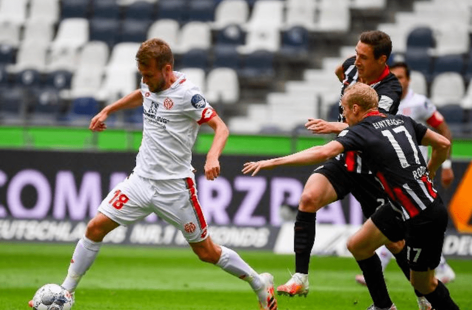 PG平台-斯图加特在场上展现出出色的团队合作